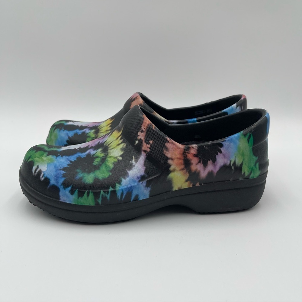 Crocs Neria Pro II Slip On Work Nurse Clogs Shoes Black Tie Dye Womens Size 7 - Picture 2 of 12